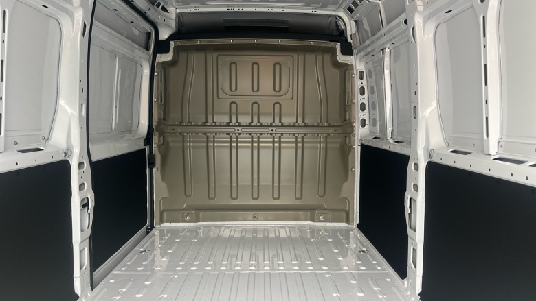 Peugeot Boxer 3500 Heavy L4 Diesel 2.2 BlueHDi 140 H2 Van Professional